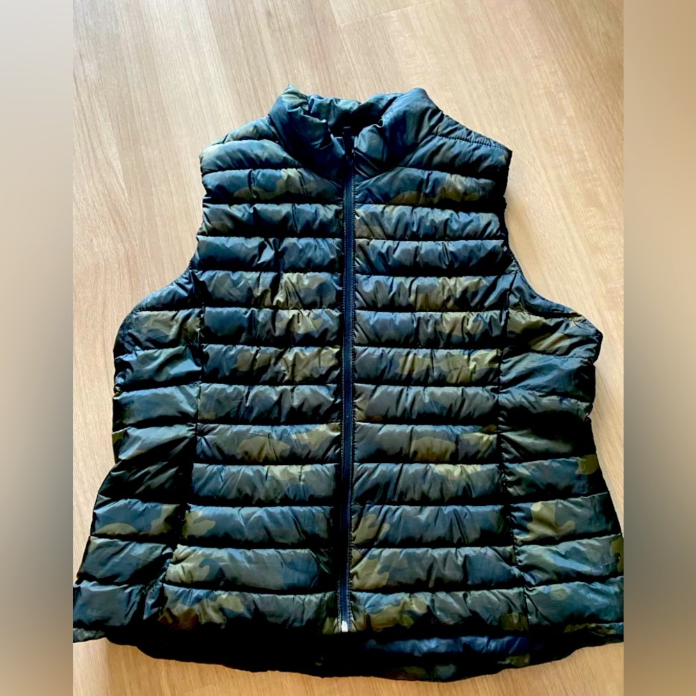 Old Navy Active Quilted Camouflage Vest,  size XXL